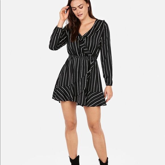 ✨ Striped Elastic Waist Ruffle Wrap Dress✨ - Picture 1 of 2